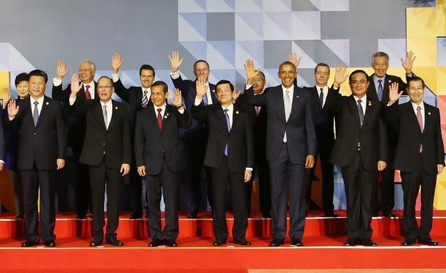 Chủ tịch nước Trương Tấn Sang chụp ảnh chung với lãnh đạo các nền kinh tế APEC tại Lễ khai mạc. Ảnh: Nguyễn Khang – TTXVN