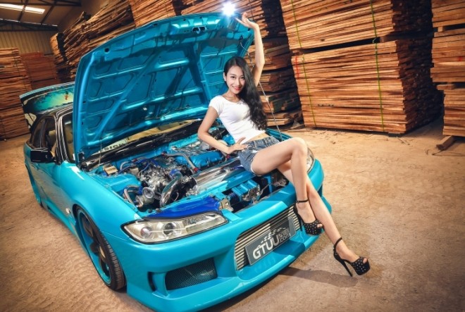 Kiều nữ khoe chân dài miên man bên xế độc Nissan Silvia