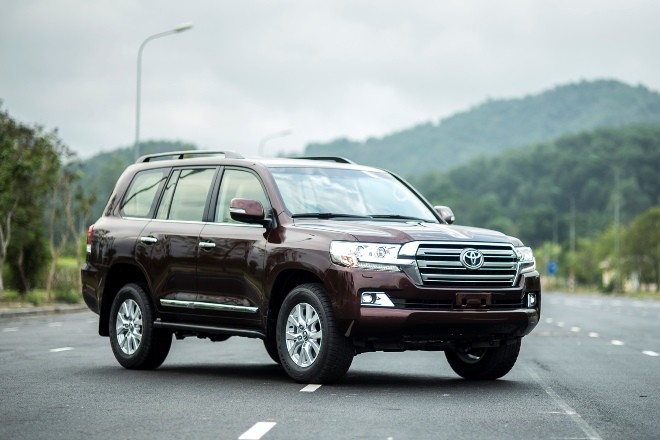 Cận cảnh Toyota Land Cruiser 2015 giá 2,8 tỷ đồng