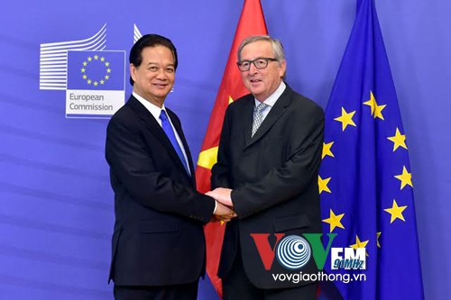 Thủ tướng Nguyễn Tấn Dũng hội đàm với Chủ tịch Ủy ban Châu Âu Jean-Claude Juncker