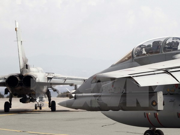Máy bay chiến đấu Tornado GR4 của Không quân Hoàng gia Anh chuẩn bị cất cánh từ căn cứ Akrotiri, gần thành phồ Limassol, Cyprus. (Nguồn: AFP/TTXVN)