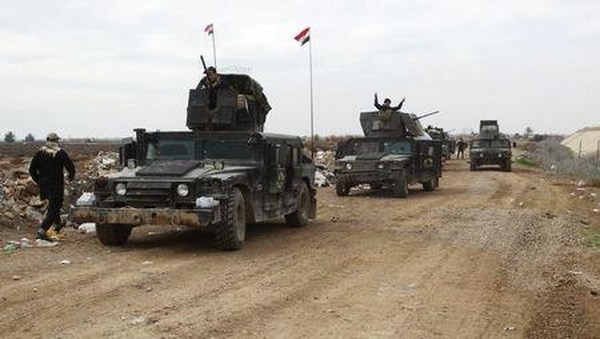 Quân đội Iraq trên đường tiền vào giải phóng thành phố Ramadi. (Nguồn: Reuters)