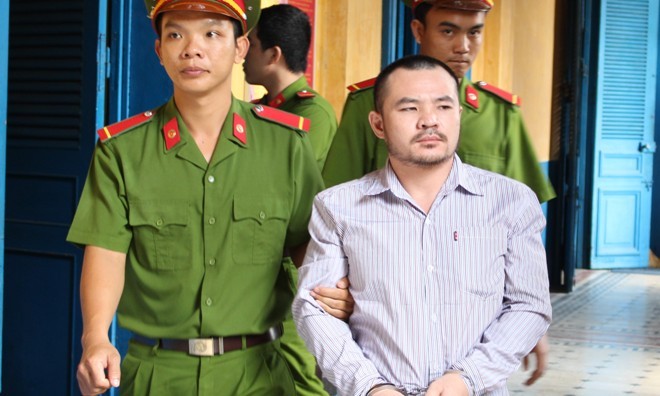 Giải quyết mâu thuẫn với đồng nghiệp bằng dao, Nguyễn Hữu Thủ vừa bị tuyên án 20 năm tù. Ảnh: Tân Châu