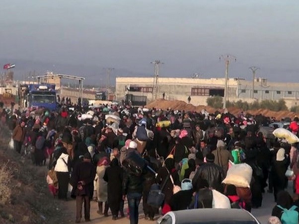 Người dân Syria rời Aleppo đến biên giới Thổ Nhĩ Kỳ. (Nguồn: Getty Images)
