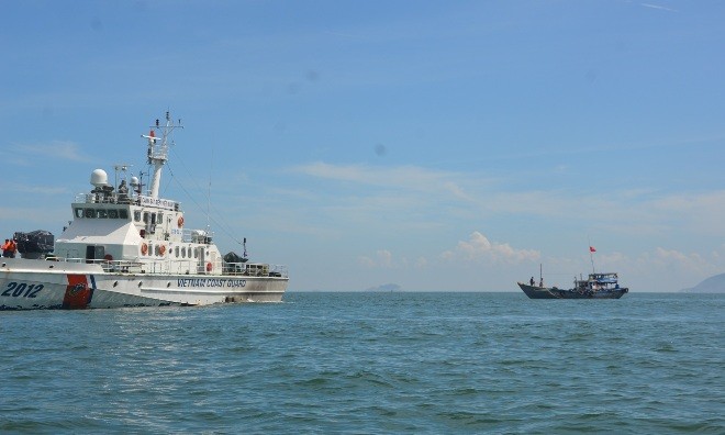 Sóng to, gió lớn khiến tàu thuyền đưa khách ngưng hoạt động: Ảnh: Kim Hương