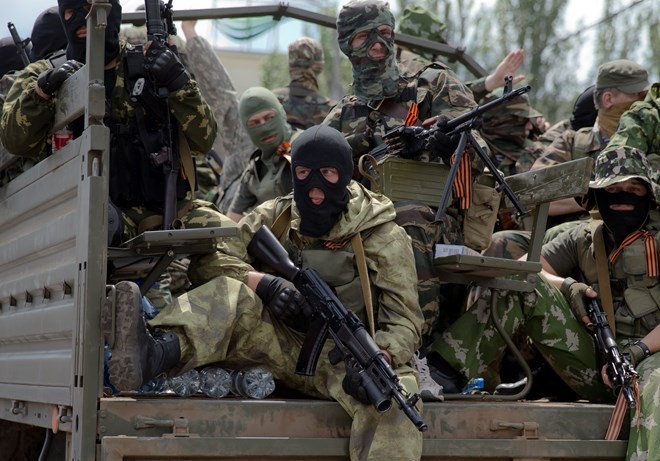 Các tay súng phe nổi dậy ở Ukraine. (Nguồn: businessinsider.com)