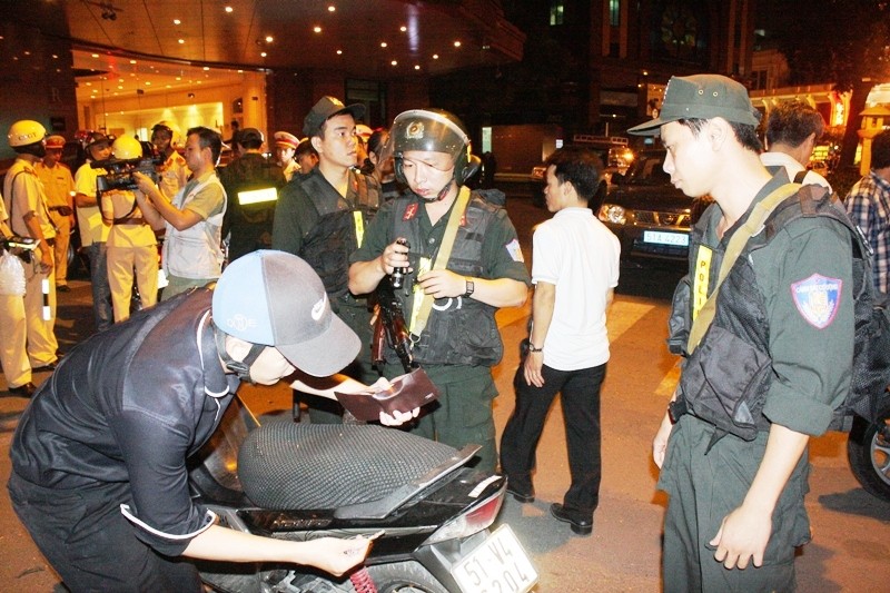 Lực lượng Cảnh sát cơ động sẽ phối hợp với các lực lượng khác chốt chặn, tuần tra kiểm soát 24/24 trong thời gian tới. Ảnh Việt Văn