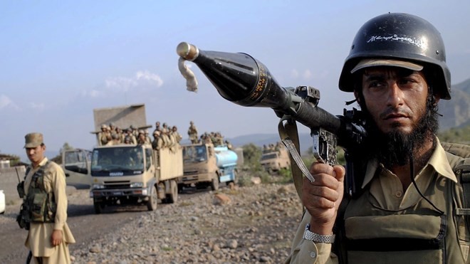 Binh sỹ quân đội Pakistan triển khai tại một khu vực biên giới với Afghanistan. (Ảnh: AP)