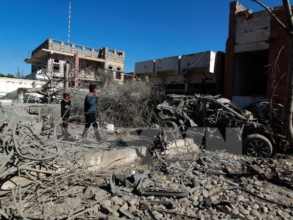 Cảnh đổ nát sau cuộc không kích tại thủ đô Sanaa của Yemen. (Nguồn: AFP/TTXVN)