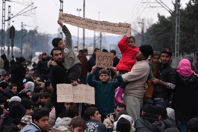 Người di cư ở biên giới Hy Lạp-Macedonia ngày 28/2. (Nguồn: AFP)