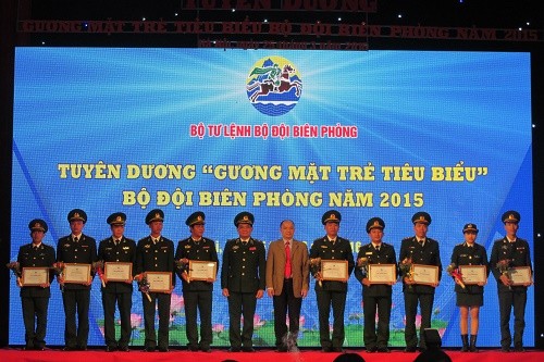 Tại buổi lễ, 10 Gương mặt trẻ triển vọng Bộ đội Biên phòng được tuyên dương và nhận bằng khen.
