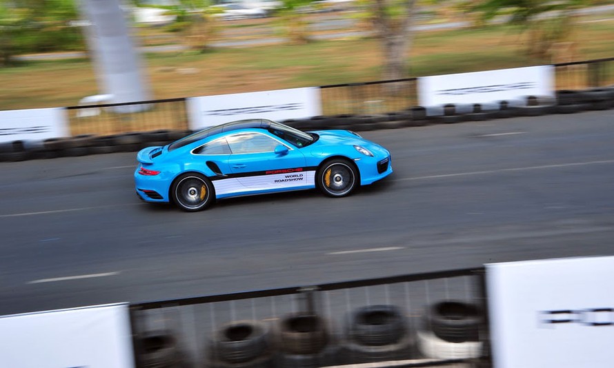 Porsche World Road Show tại Việt Nam và ấn tượng 2,9 giây