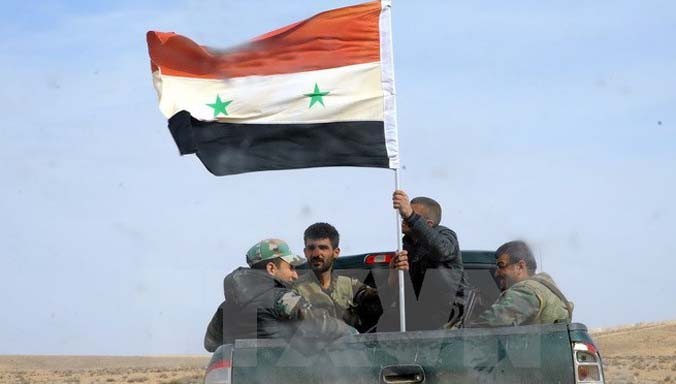 Binh sỹ Syria làm nhiệm vụ trong chiến dịch tại Qaryatain, Homs ngày 20/3. Ảnh: THX/TTXVN.