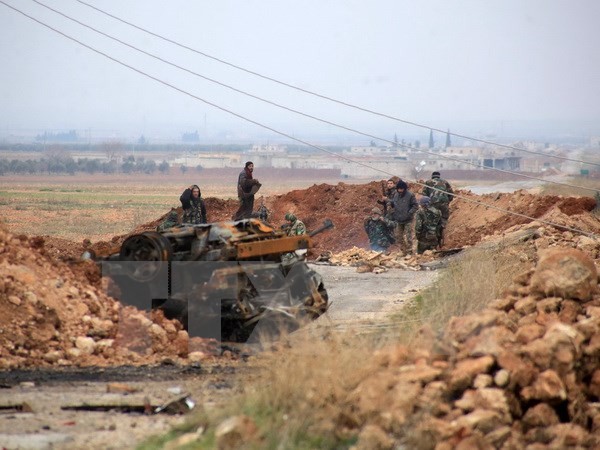Binh sỹ Syria đóng quân tại thị trấn Ain al-Hanash, gần l-Bab, Aleppo, miền đông Syria ngày 13/1. (Nguồn: AFP/TTXVN)