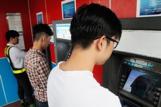 Bản tin 14H: Sắp phải chuyển đổi ATM từ thẻ từ sang thẻ chip