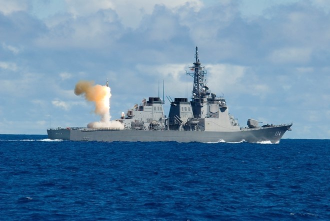 Tàu khu trục Aegis JDS Kirishima, lớp Kongo phóng tên lửa SM-3 trong một thử nghiệm đánh chặn tên lửa thuộc chương trình Aegis BMD hợp tác với Mỹ. Ảnh: JMSDF
