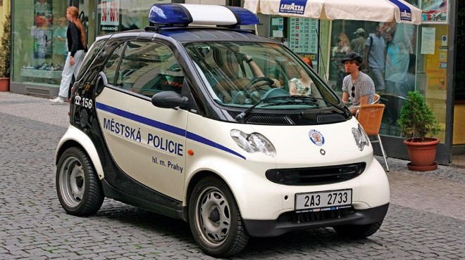 Những xe cảnh sát chậm nhất thế giới