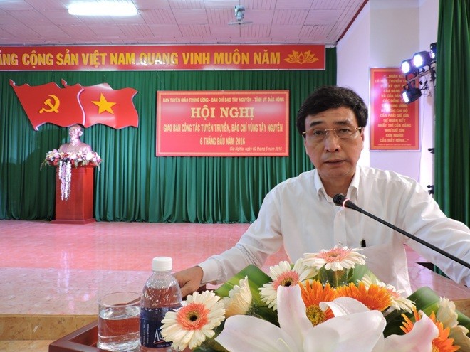 Ông Trần Việt Hùng phát biểu 