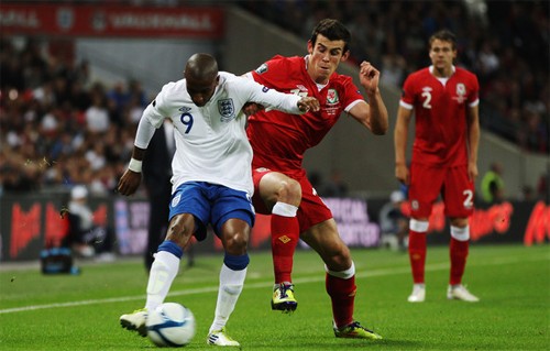 Bale từng có cơ hội khoác áo tuyển Anh, nhưng quyết định gắn bó với đội tuyển quê hương. 