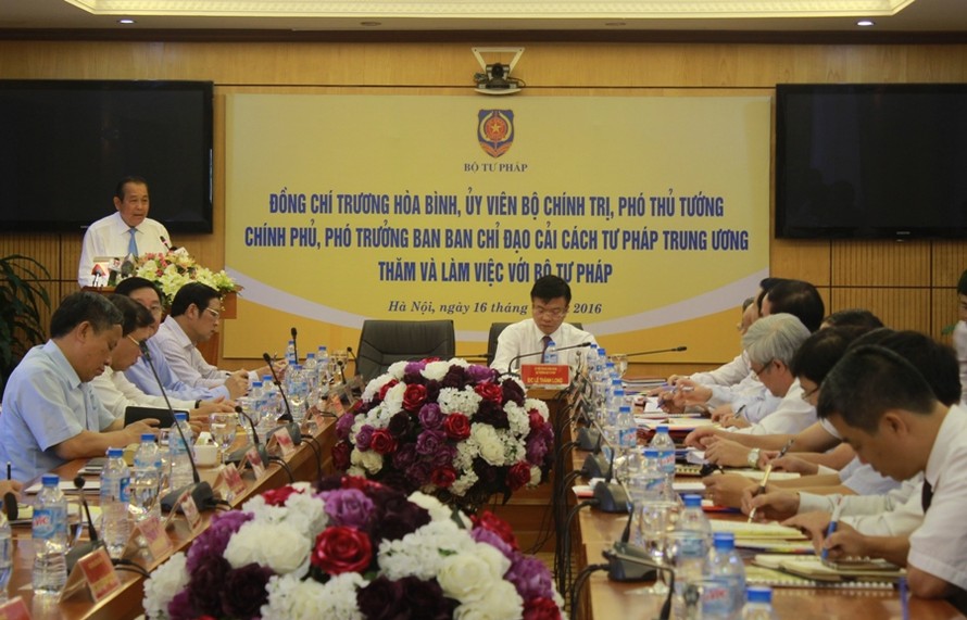 Phó Thủ tướng Trương Hoà Bình làm việc với Bộ Tư pháp