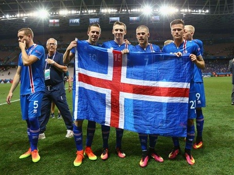 Bản tin EURO: Toàn đội Iceland được phong tước hiệp sĩ