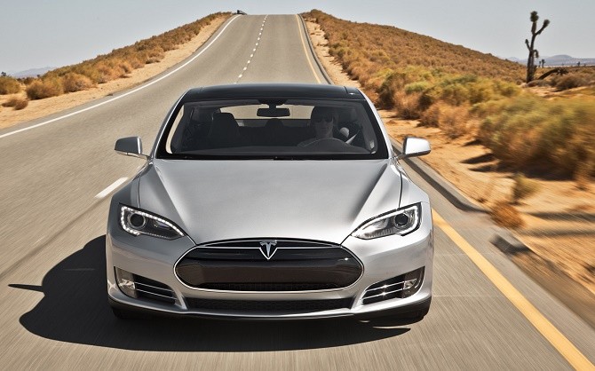Lạm dụng tự lái, Tesla Model S gây tai nạn chết người