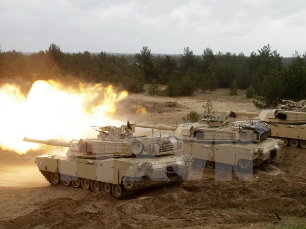 Xe tăng của quân đội Mỹ trong cuộc tập trận Saber Strike tại Latvia ngày 11/6. Nguồn: EPA/TTXVN.