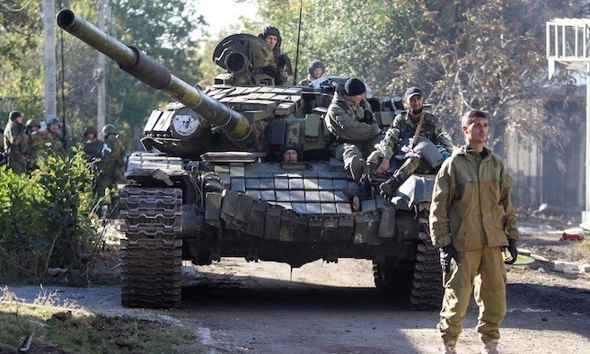 Xe tăng của lực lượng nổi dậy ở miền Đông Ukraine. (Nguồn: Reuters)