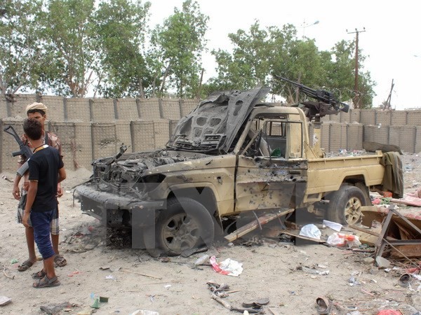 Hiện trường một vụ đánh bom xe ở Yemen. (Nguồn: AFP/TTXVN)