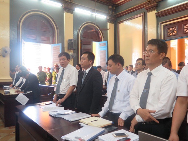 Sau gần 1 tháng xét xử, phiên tòa nay đến phần các luật sư tranh luận với VKS. Ảnh: Tân Châu
