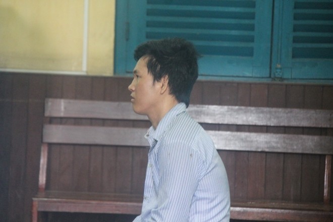 Được giảm án, Nguyễn Văn Bông mừng rỡ ‘hứa’ ra tù sẽ ‘không dám tự sướng’ nữa. Ảnh: Tân Châu