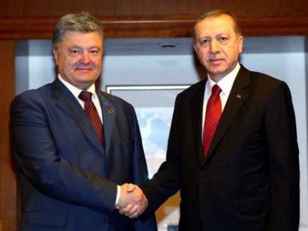 Tổng thống Thổ Nhĩ Kỳ Erdogan và Tổng thống Ukraine Poroshenko gặp nhau hồi tháng 8. (Nguồn: Reuters)