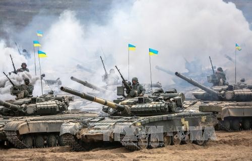 Binh sĩ Ukraine tham gia cuộc tập trận tại Goncharivka, cách thủ đô Kiev 120 km về phía đông bắc ngày 10/9. Ảnh: EPA/TTXVN.