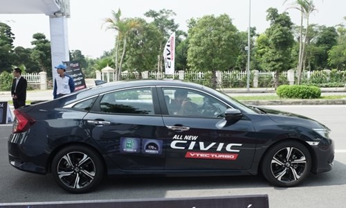 Honda Civic Turbo tại Việt Nam có dính lỗi phanh tay điện tử?