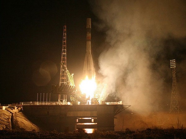 Tên lửa đẩy Soyuz-U mang theo tàu Tiến bộ MS-04 rời bệ phóng. (Nguồn: russianspaceweb.com) 