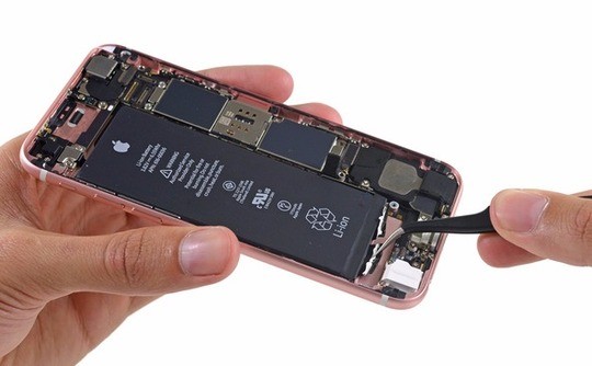 Hỏng pin iPhone, Apple đổ lỗi cho thời tiết