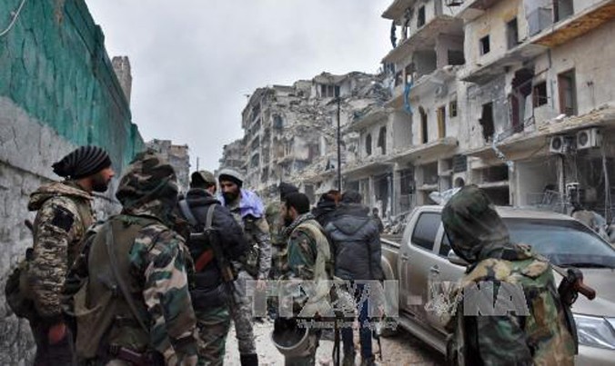 Lực lượng ủng hộ Chính phủ Syria trong chiến dịch giành lại quyền kiểm soát Aleppo ngày 14/12. Ảnh: AFP/TTXVN.