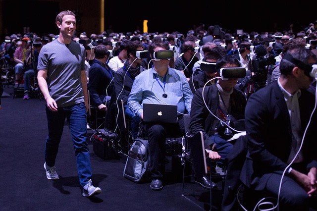 Mark Zuckerberg biến mất trong thế giới ảo của người đeo kính VR