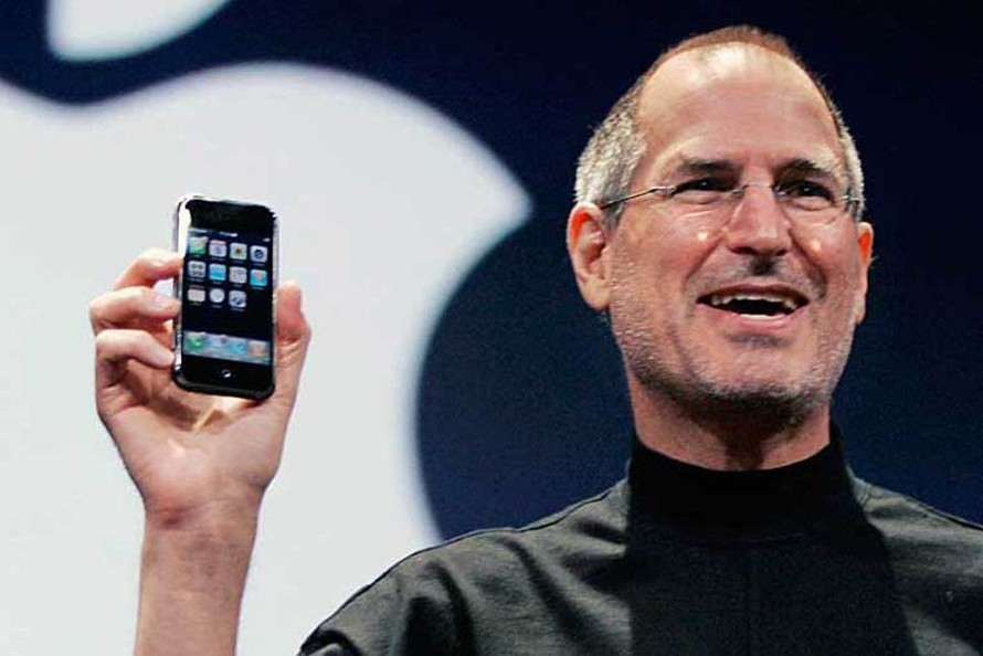 Steve Jobs và chiếc iPhone năm 2007