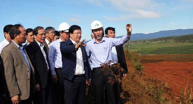 Phó Thủ tướng kiểm tra khu vực khai thác quặng bô xít