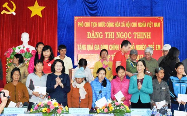 Phó Chủ tịch Nước Đặng Thị Ngọc Thịnh thăm, chúc Tết tại tỉnh Kon Tum