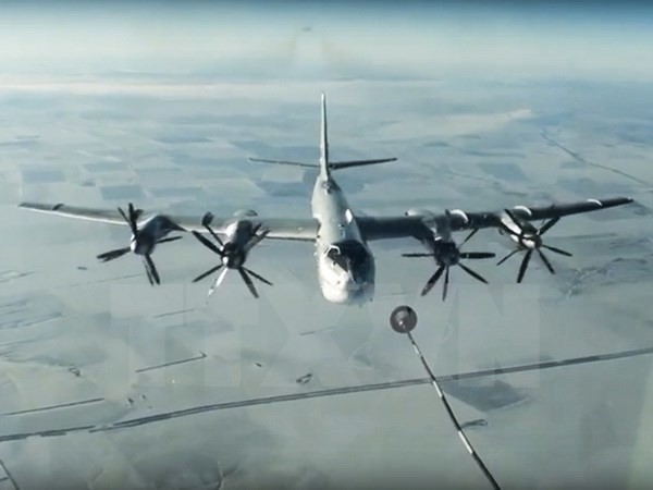 Máy bay ném bom chiến lược TU-95 của Nga tấn công mục tiêu của khủng bố ở Syria ngày 17/11. (Nguồn: AP/TTXVN)