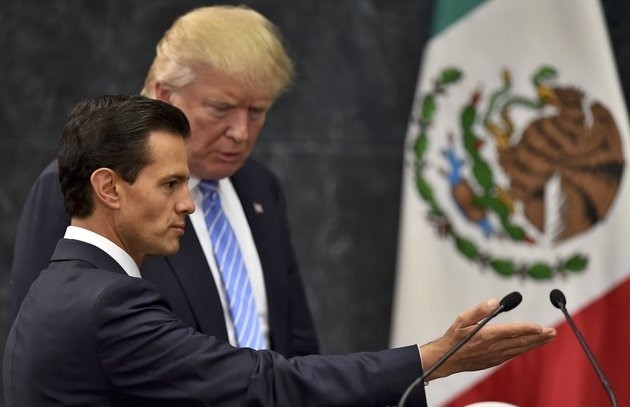 Tổng thống Mexico Enrique Peña Nieto và Tổng thống Mỹ Donald Trump gặp nhau hồi tháng 1/2016. Ông Trump khi đó vẫn là ứng viên tranh cử tổng thống Mỹ. Một trong những lời hứa gây sốc nhất của ông chính là xây dựng bức tường biên giới ngăn cách Mỹ với Mexi