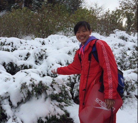 Nữ kình ngư Ánh Viên chia sẻ những bức ảnh vui vẻ bên tuyết trắng tại nơi cô đang tập luyện trên đất Mỹ 