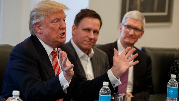Ông Trump trong 1 cuộc gặp với các lãnh đạo chủ chốt của các tập đoàn công nghệ hàng đầu nước Mỹ