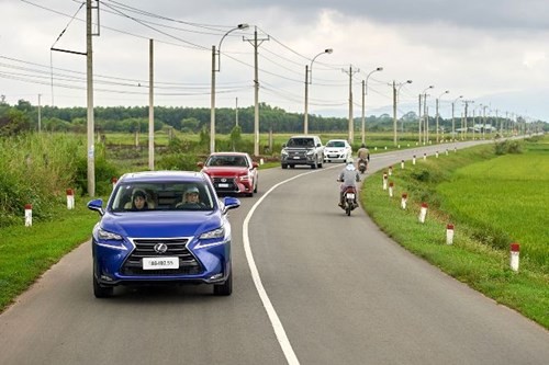 Toyota giảm giá với nhiều xe nhập khẩu tại Việt Nam