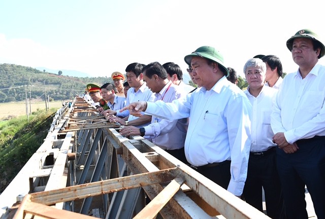 Thủ tướng Nguyễn Xuân Phúc thăm đồng bào Tây Nguyên