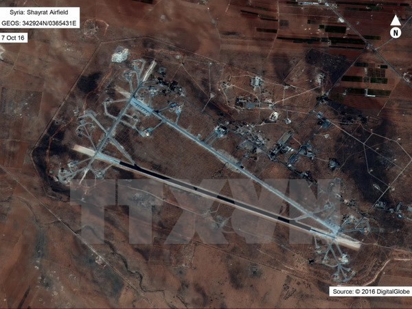 Toàn cảnh sân bay al-Shayrat gần thành phố Homs, ngày 7/4. (Nguồn: EPA/TTXVN)