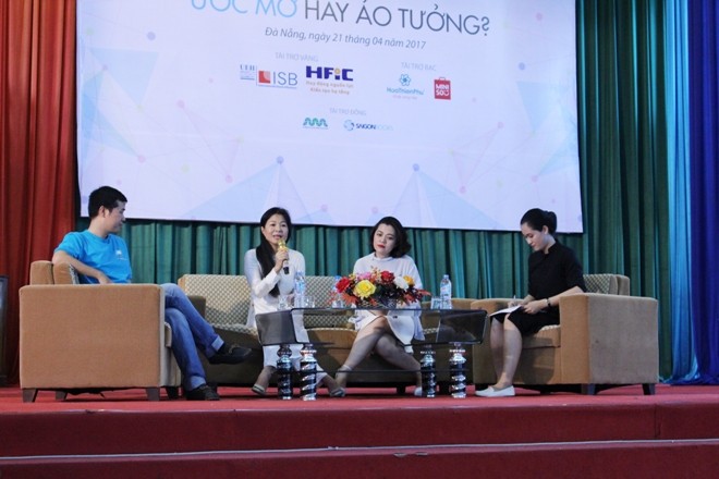 Các diễn giả chia sẻ những góc nhìn mới mẻ về khởi nghiệp với hơn 500 bạn trẻ Đà Nẵng