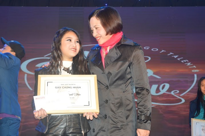 Dương Thanh Thảo, học sinh lớp 6 trường THCS Hà Nội - Amsterdam dành giải Đặc biệt cuộc thi với ca khúc Đám cưới chuột.